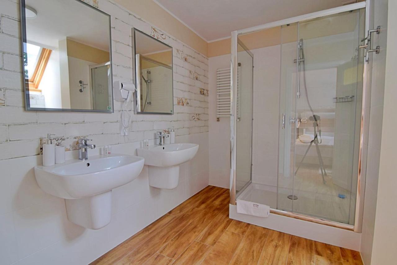 Gosciniec Nowa Wioska Bed & Breakfast Walbrzych Ngoại thất bức ảnh